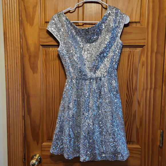 B. Smart Silver Sequin Mini Dress SIZE 7 - Picture 1 of 5